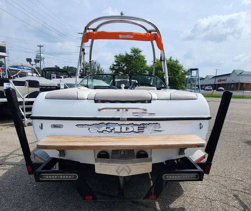 Slide: The Image of Malibu V-Ride Wakesetter 2008 - 7