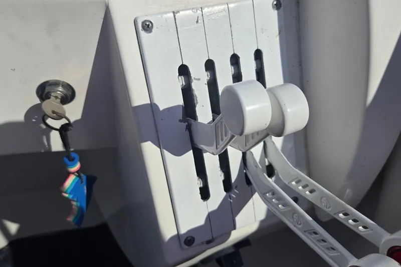 Slide: The Image of Boat throttle controls and ignition key on a 2002 Avanti 41. - 37
