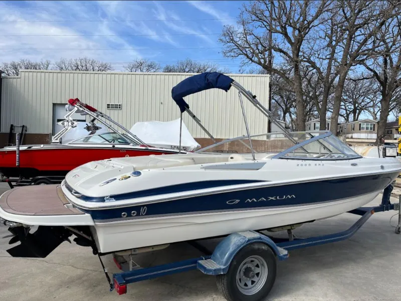 Slide: The Image of Maxum 2000 Sr 2008 - 3