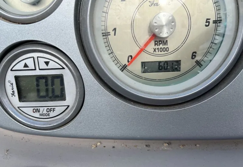 Slide: The Image of Maxum 2000 Sr 2008 - 7