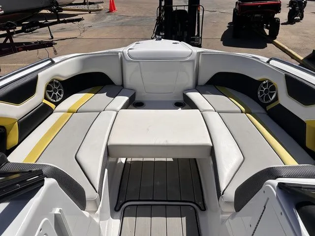 Slide: The Image of Yamaha 212X 2020 - 14