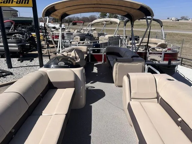 Slide: The Image of Sun Tracker Party Barge 24 DLX 2018 - 10