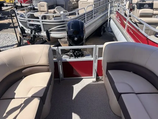 Slide: The Image of Sun Tracker Party Barge 24 DLX 2018 - 12