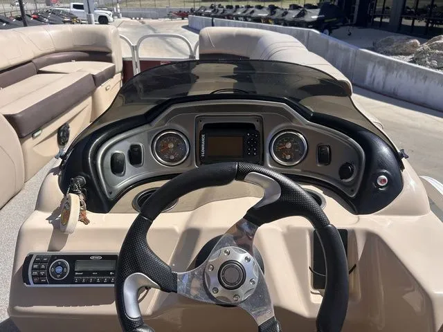 Slide: The Image of Sun Tracker Party Barge 24 DLX 2018 - 18