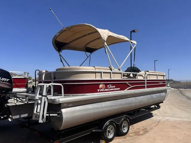 Slide: The Image of Sun Tracker Party Barge 24 DLX 2018 - 3