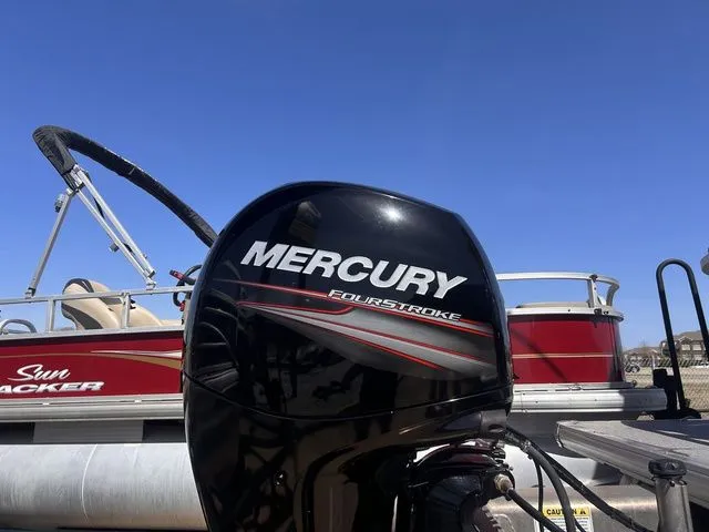 Slide: The Image of Sun Tracker Party Barge 24 DLX 2018 - 4