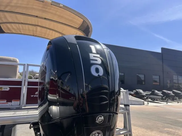 Slide: The Image of Sun Tracker Party Barge 24 DLX 2018 - 5