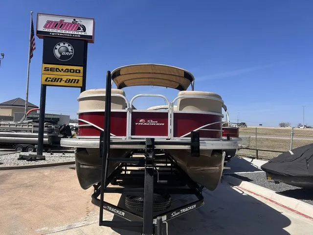 Slide: The Image of Sun Tracker Party Barge 24 DLX 2018 - 7