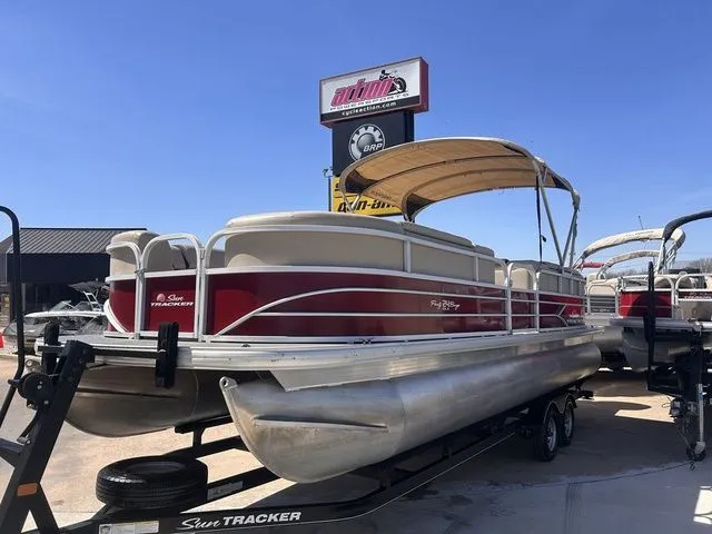 Slide: The Image of Sun Tracker Party Barge 24 DLX 2018 - 8