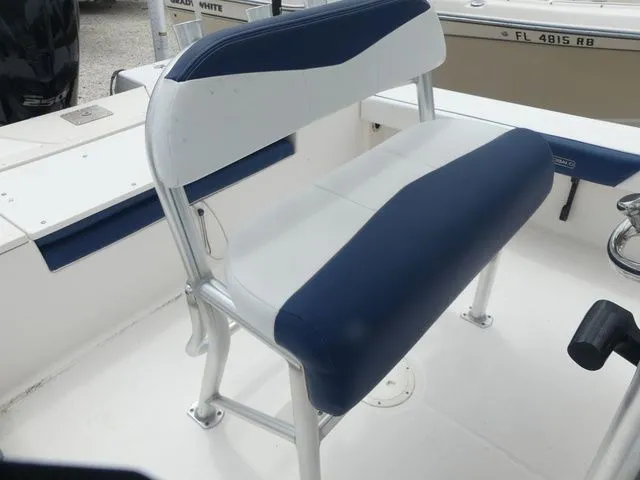 Slide: The Image of Robalo 226 Cayman 2019 - 11