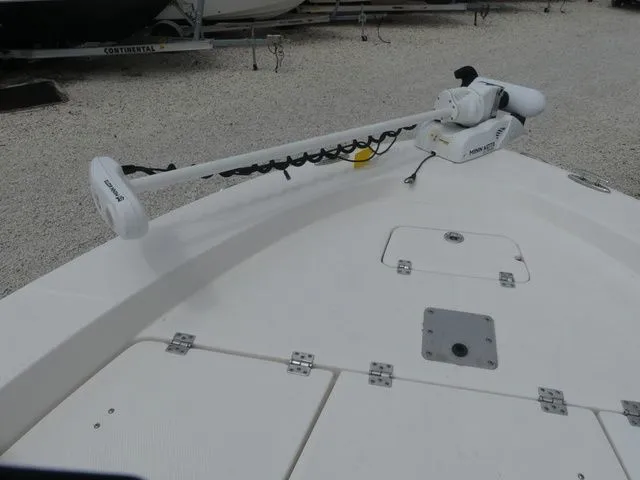 Slide: The Image of Robalo 226 Cayman 2019 - 14