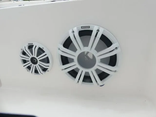 Slide: The Image of Robalo 226 Cayman 2019 - 17