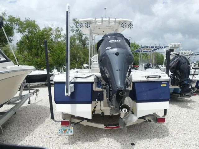 Slide: The Image of Robalo 226 Cayman 2019 - 3