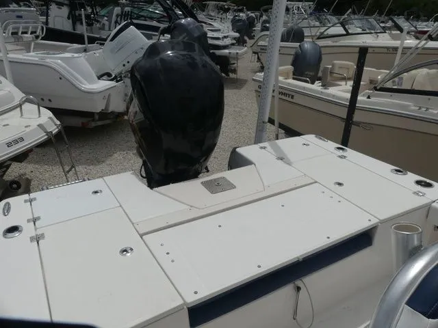 Slide: The Image of Robalo 226 Cayman 2019 - 5