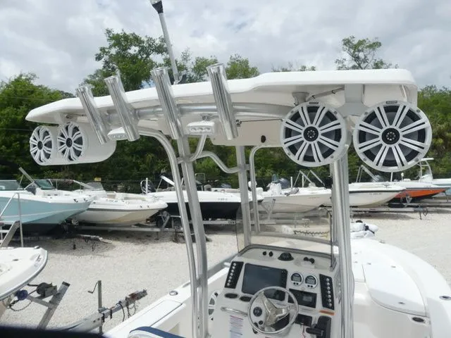 Slide: The Image of Robalo 226 Cayman 2019 - 6