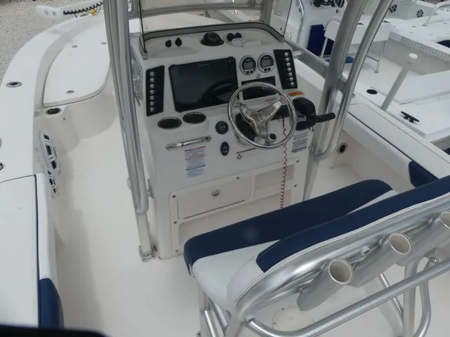 Slide: The Image of Robalo 226 Cayman 2019 - 9