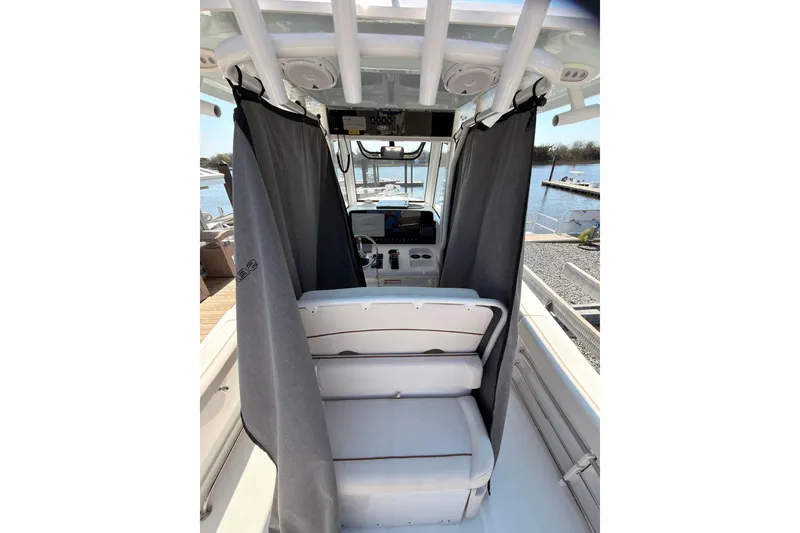 Slide: The Image of 2020 Sea Hunt Ultra 255 SE boat interior with seating and helm station. - 14