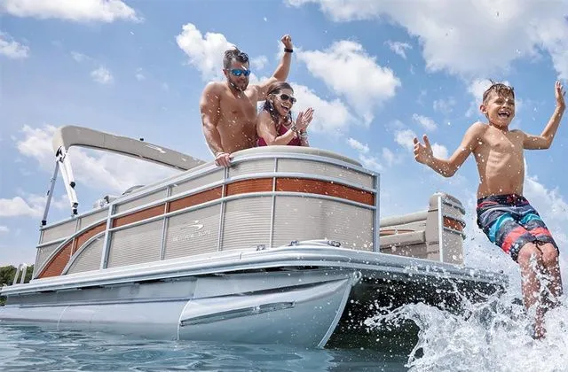 Slide: The Image of Bennington 20 SL 2023 - 11