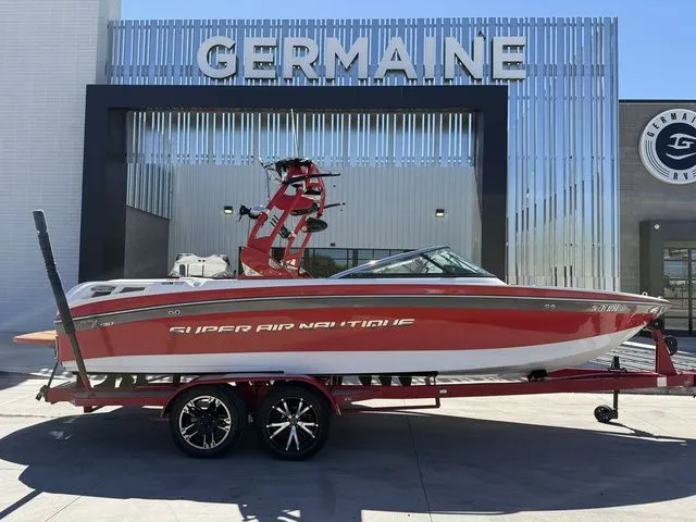 The Image of Nautique Super Air Nautique 230 2012 - 1