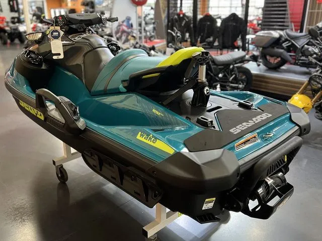 Slide: The Image of Sea-Doo Wake 170 BRP Premium Audio, iDF, iBR 2026 - 15