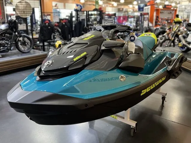 Slide: The Image of Sea-Doo Wake 170 BRP Premium Audio, iDF, iBR 2026 - 17