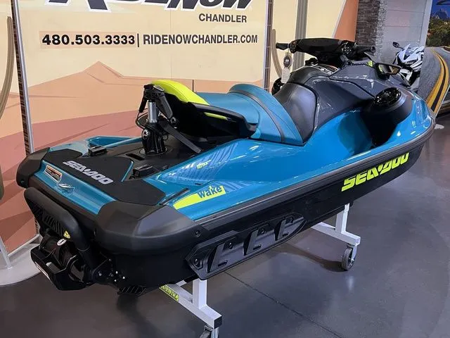 Slide: The Image of Sea-Doo Wake 170 BRP Premium Audio, iDF, iBR 2026 - 4