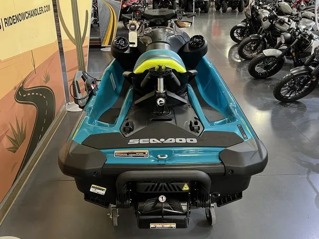 Slide: The Image of Sea-Doo Wake 170 BRP Premium Audio, iDF, iBR 2026 - 5