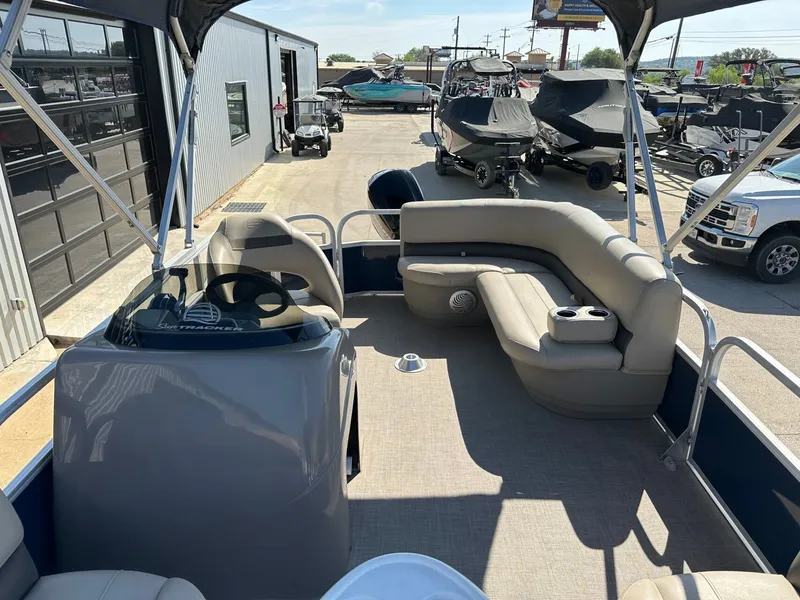 Slide: The Image of Sun Tracker Party Barge DLX 18 2021 - 14