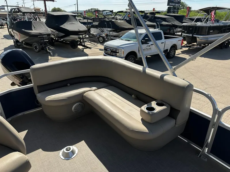 Slide: The Image of Sun Tracker Party Barge DLX 18 2021 - 15