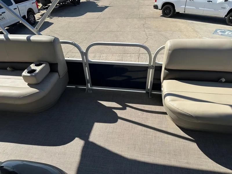 Slide: The Image of Sun Tracker Party Barge DLX 18 2021 - 16