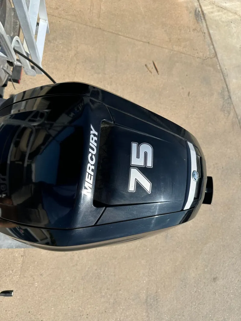 Slide: The Image of Sun Tracker Party Barge DLX 18 2021 - 24