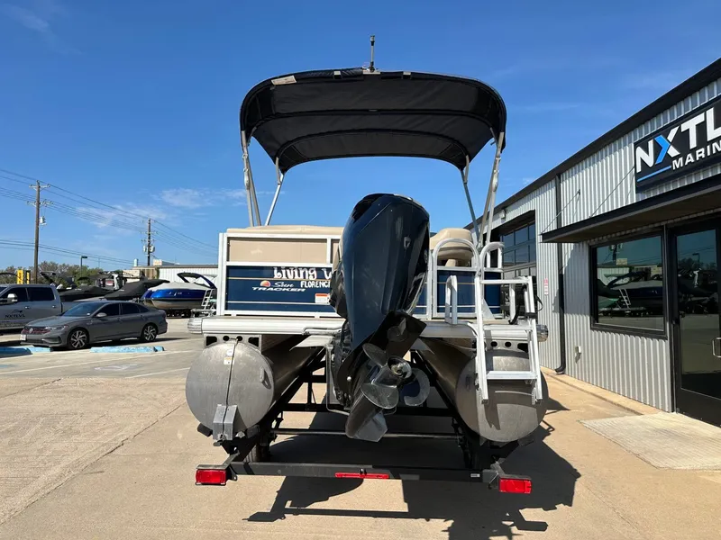 Slide: The Image of Sun Tracker Party Barge DLX 18 2021 - 4