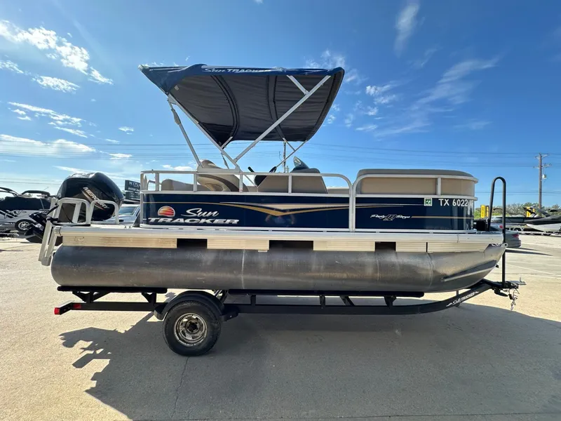 Slide: The Image of Sun Tracker Party Barge DLX 18 2021 - 7