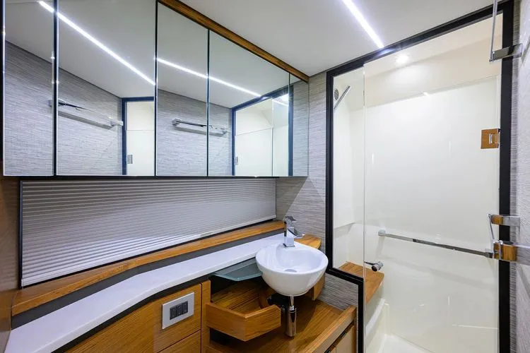 Slide: The Image of 2025 Tiara Yachts 48 Le - Image 33 - 33