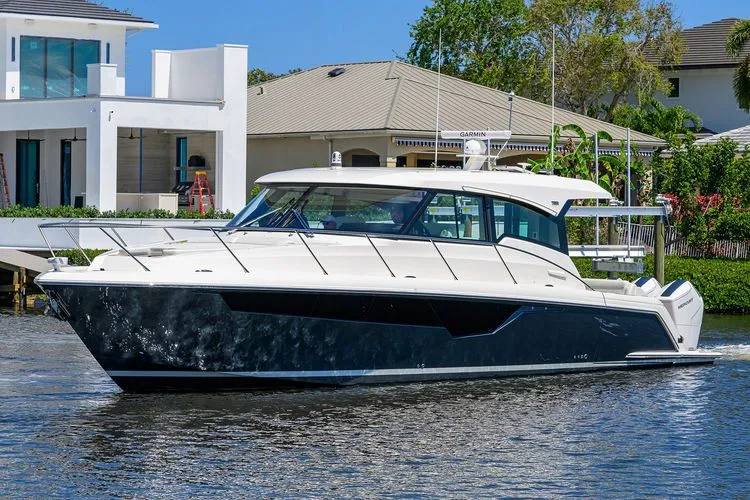 Slide: The Image of 2025 Tiara Yachts 48 Le - Image 4 - 4