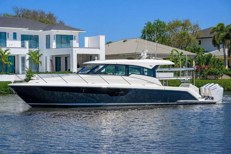 Slide: The Image of 2025 Tiara Yachts 48 Le - Image 5 - 5