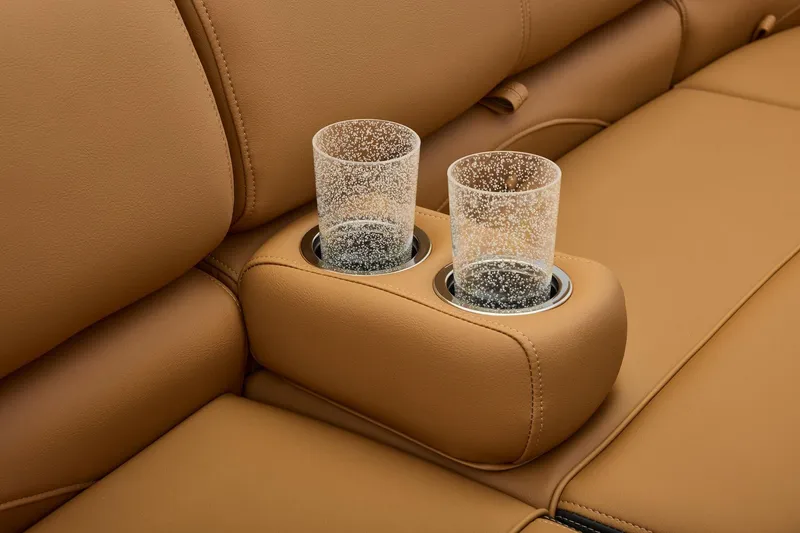 Slide: The Image of Regency 250 DL 2026 - 85