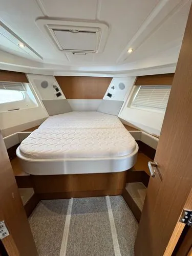 Slide: The Image of 2019 Beneteau Swift Trawler 35 - Image 16 - 16