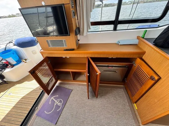 Slide: The Image of 2019 Beneteau Swift Trawler 35 - Image 8 - 8