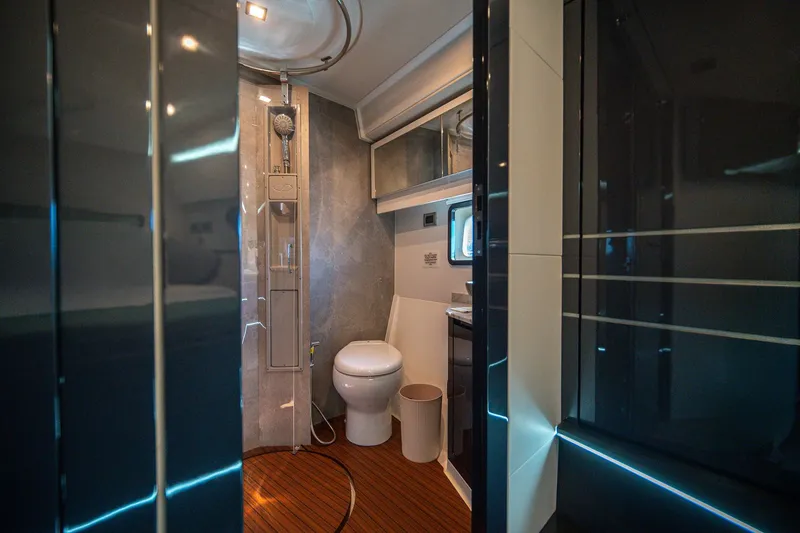 Slide: The Image of Luxurious bathroom on the Schaefer 510 GT yacht, model year 2023. - 47