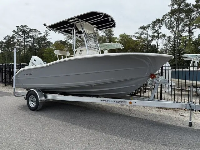 The Image of Bulls Bay 200 Center Console 2025 - 1