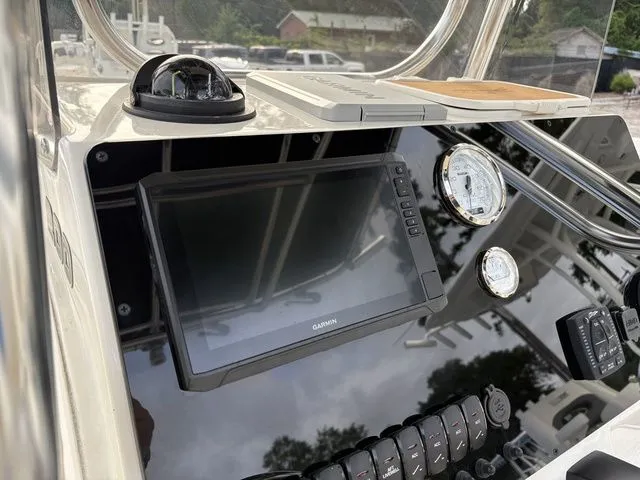 Slide: The Image of Bulls Bay 200 Center Console 2025 - 10