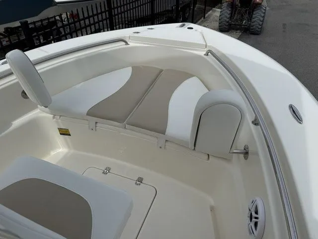 Slide: The Image of Bulls Bay 200 Center Console 2025 - 5