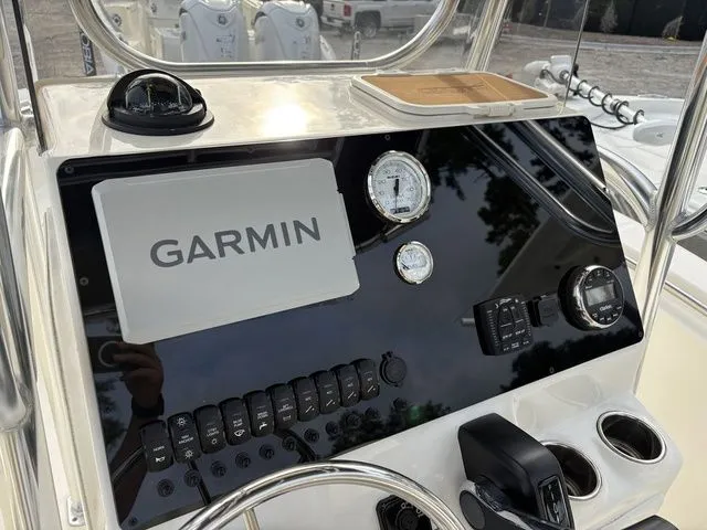 Slide: The Image of Bulls Bay 200 Center Console 2025 - 9