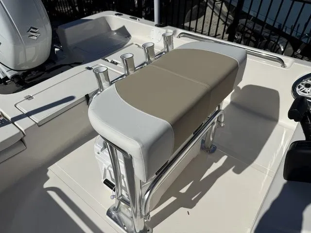 Slide: The Image of Bulls Bay 2200 XS 2026 - 14