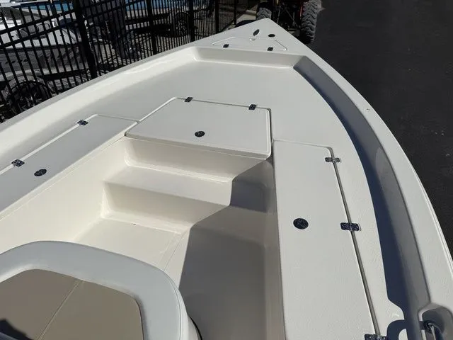 Slide: The Image of Bulls Bay 2200 XS 2026 - 5