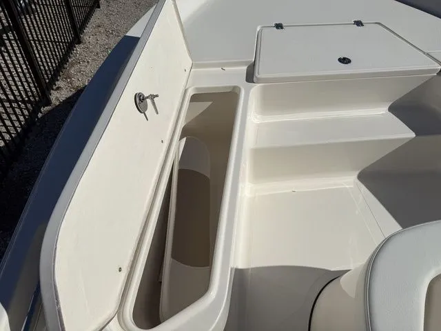 Slide: The Image of Bulls Bay 2200 XS 2026 - 7