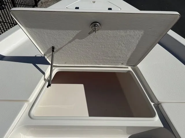 Slide: The Image of Bulls Bay 2200 XS 2026 - 8