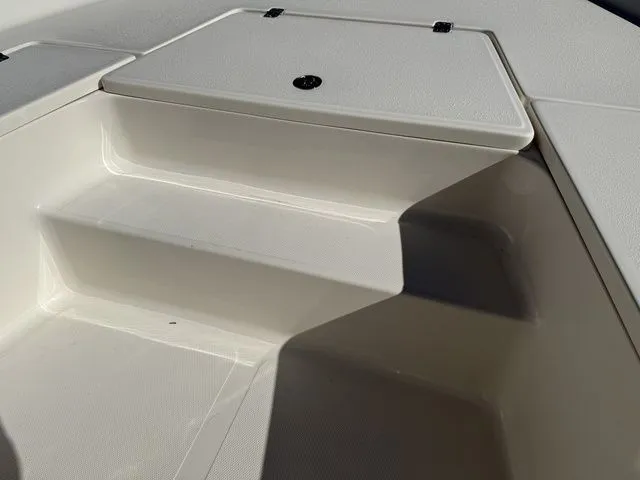 Slide: The Image of Bulls Bay 2200 XS 2026 - 9