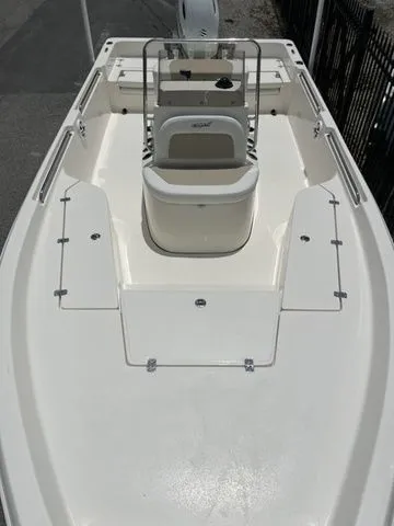 Slide: The Image of Bulls Bay 2200 XS 2026 - 11